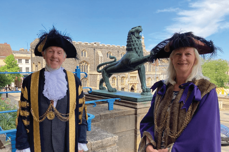 A picture of the Lord Mayor and Sheriff of Norwich